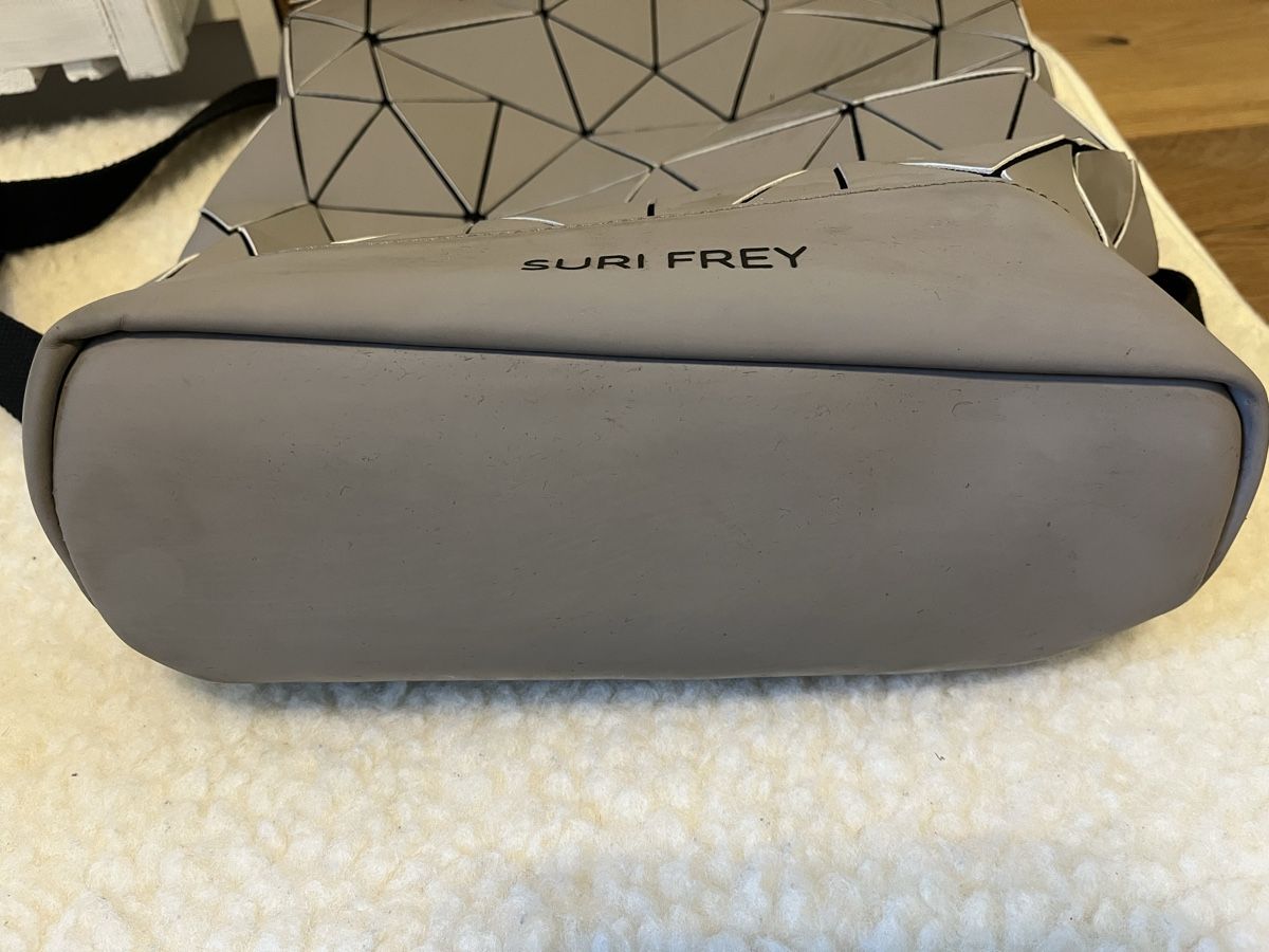 Suri Frey Zaini: SURI FREY Rucksack grau,schwarz – Usato da Sax venduto da _Kornblume_ 2