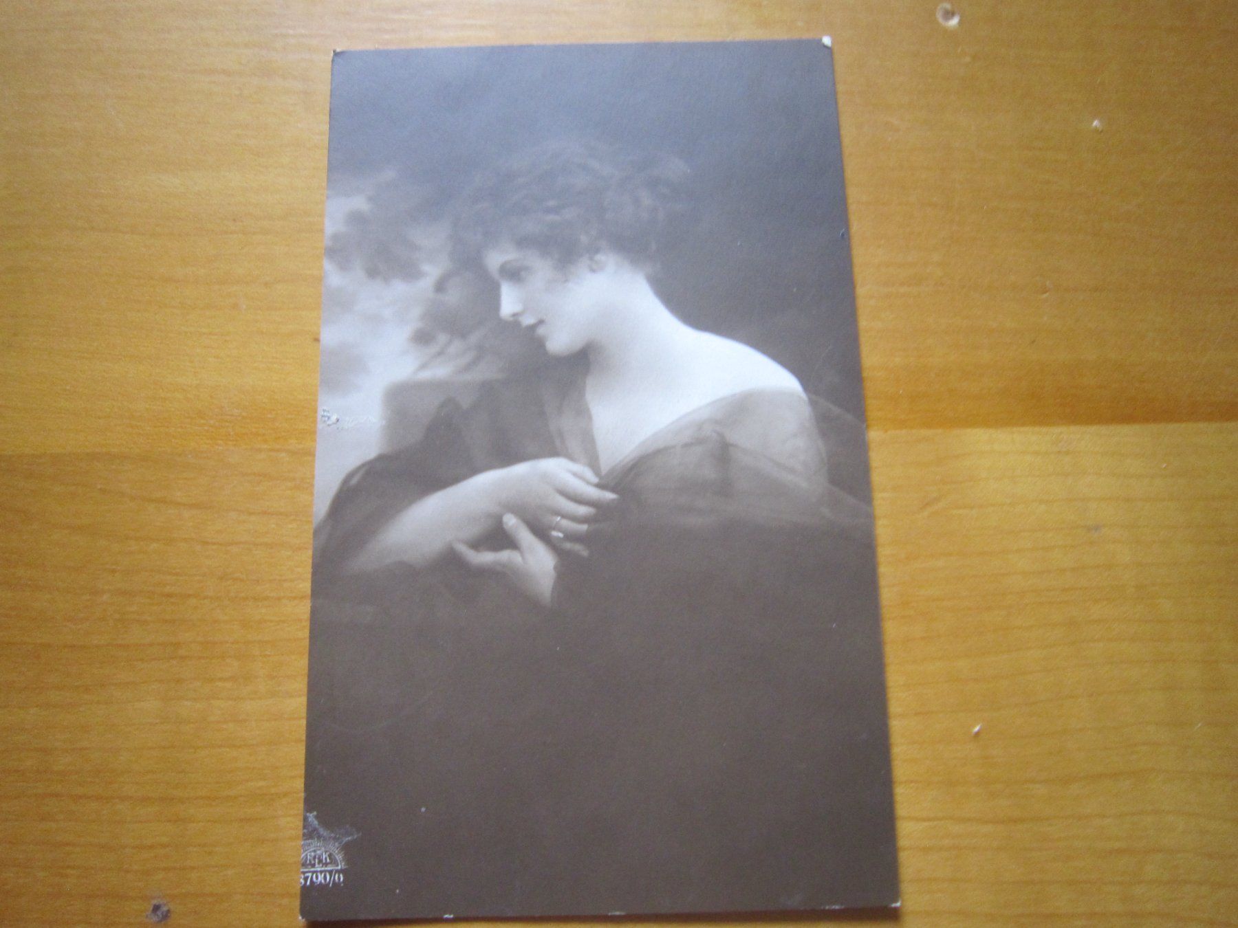 Cartes postales: No 17 Postkarte Dame – D'occasion à Gordola par Polentaefung