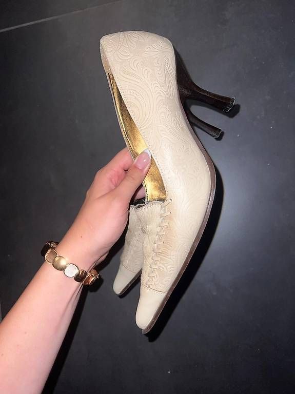 Damenschuhe: DÉCOLLETÉ TREND CREMA – Gebraucht aus Minusio von son_mrf5 1