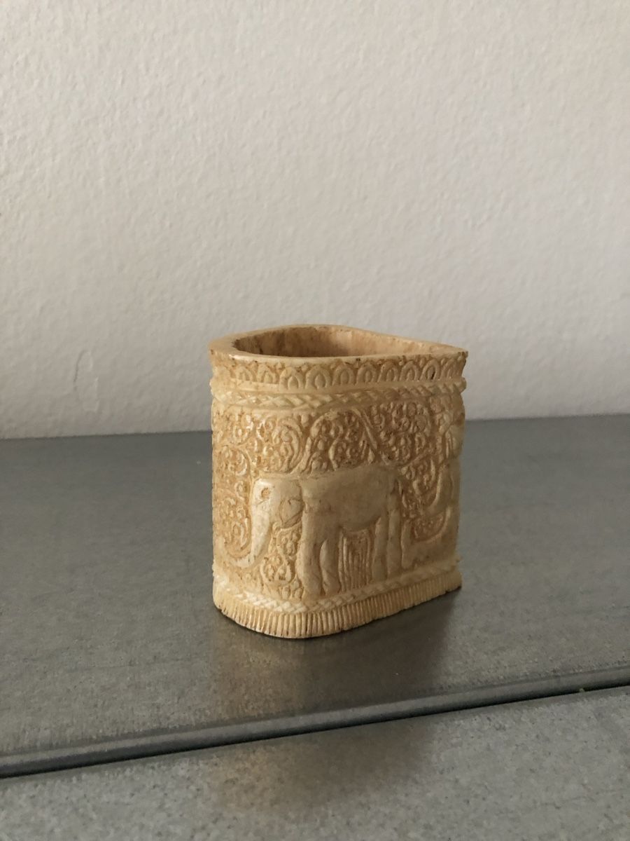 Figuren: Stammes-Objekt mit Intarsien aus Knochen – Gebraucht aus Basel von Amechan.