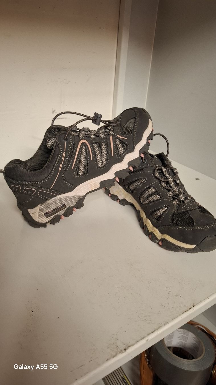 Graceland Scarpe da uomo: Gebrauchte Graceland-Wanderschuhe, Größe EUR 33 – Nuovo (secondo la descrizione) da Sirnach venduto da donatogalella81 1
