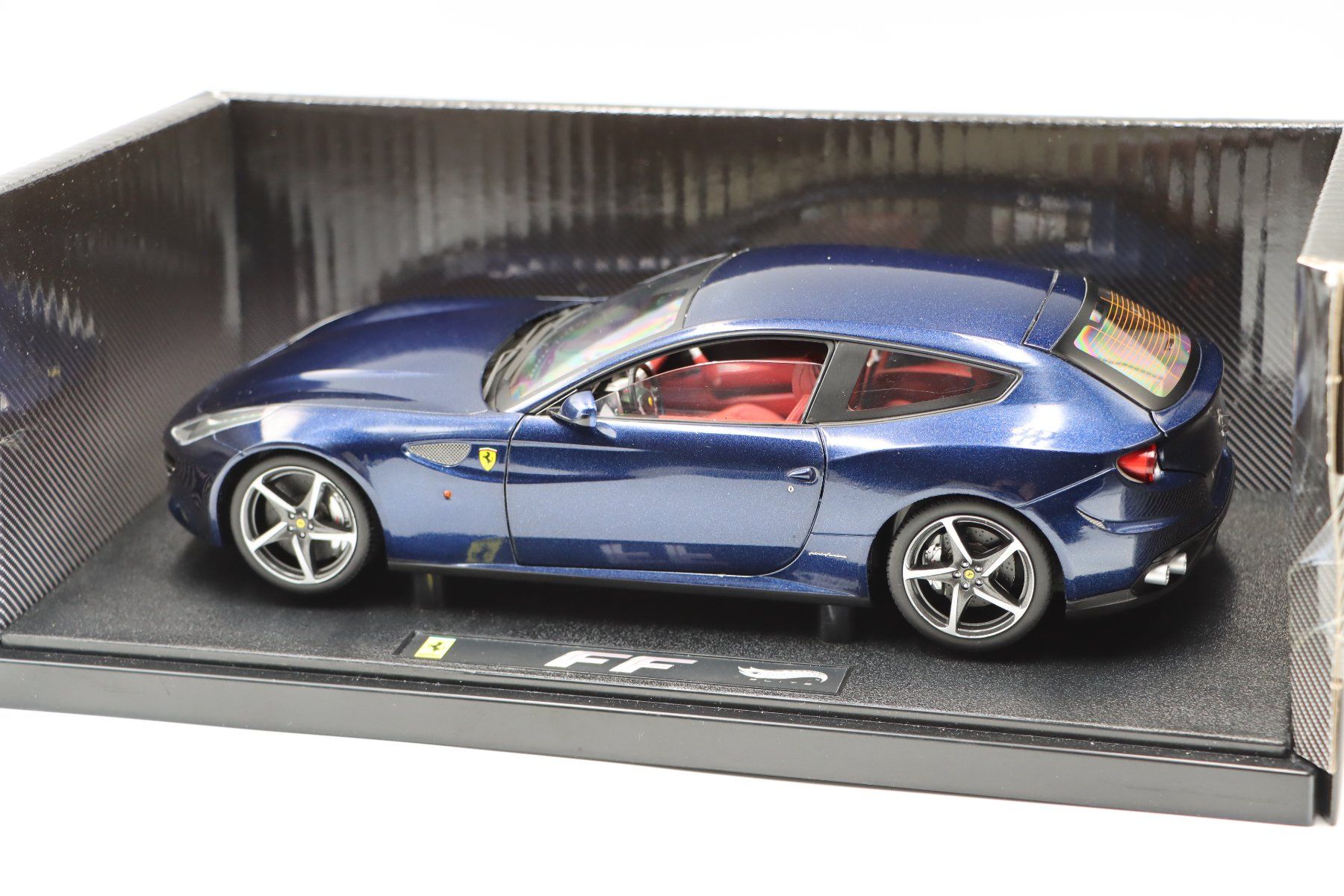 Ferrari Modellautos: Ferrari FF 2011 1:18 Hot Wheels Elite – Gebraucht aus Bühl b.Aarberg von modelldiecast 3