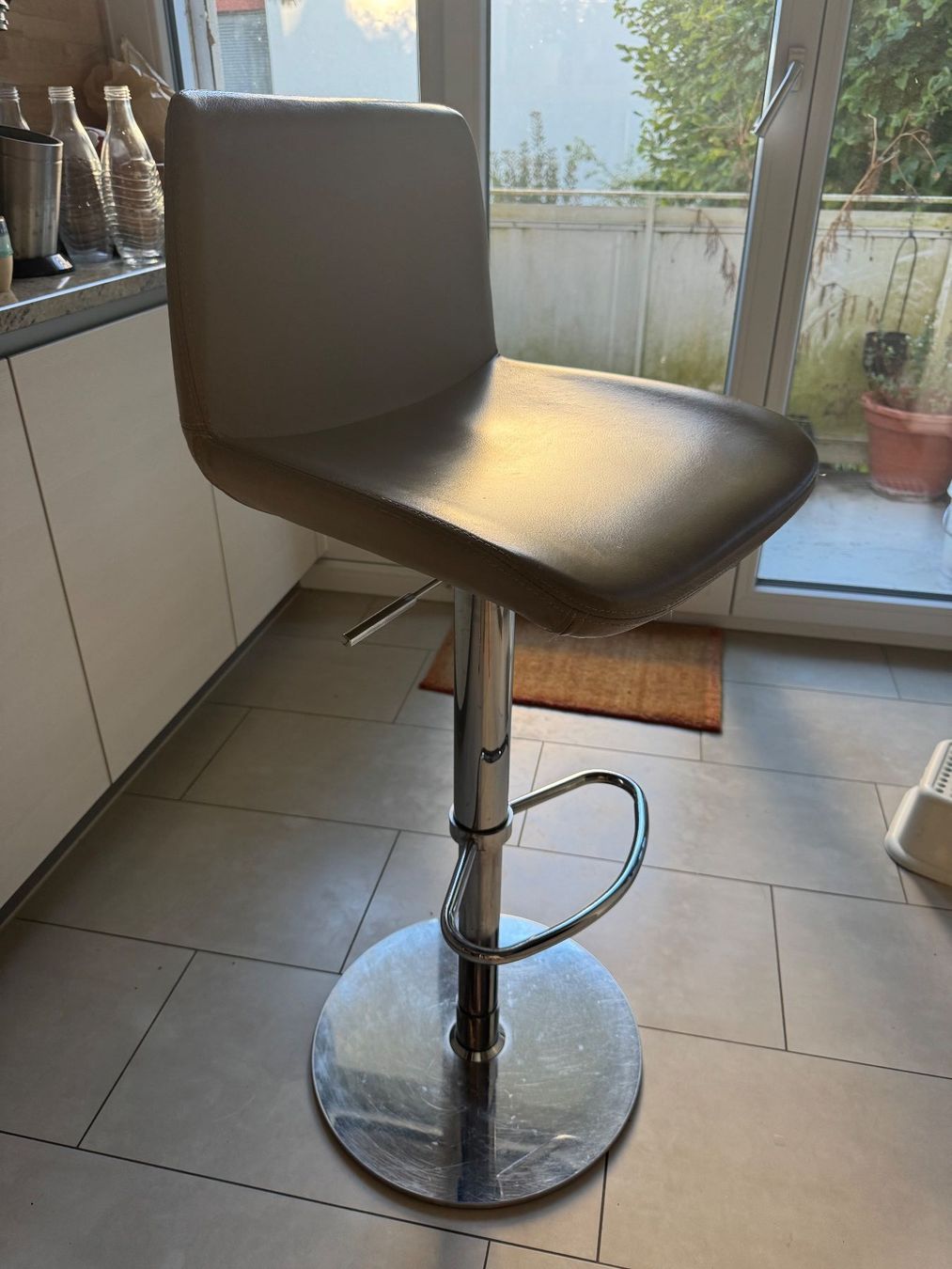 Pfister Hocker: Pfister Barhocker mit Lederbezug und Luftfeder – Gebraucht aus Zürich von hwang 3