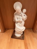 Heilige Maria mit Kind, Gips Skulptur auf Holzsockel