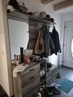 Garderobe gratis abzugeben