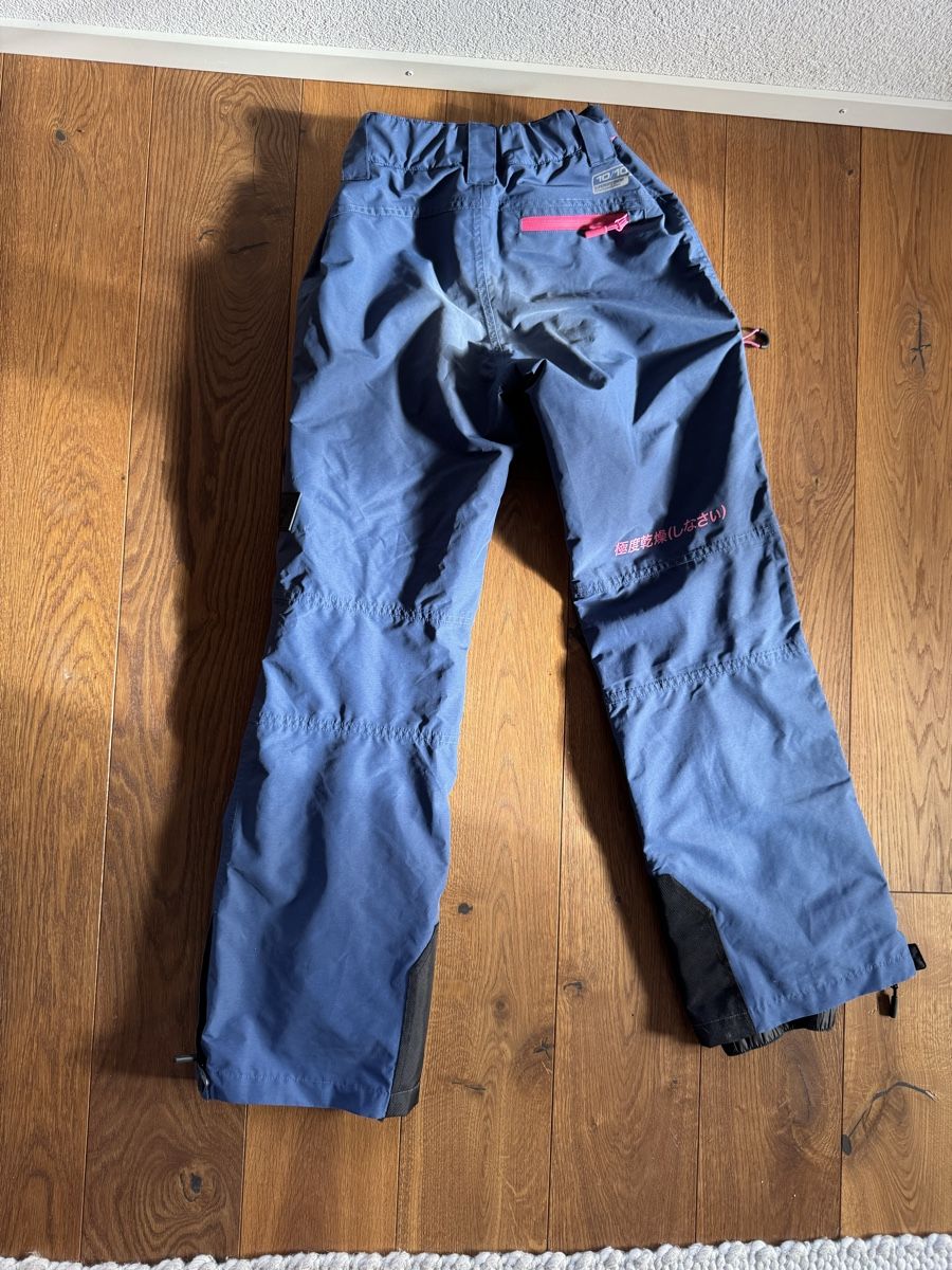 Superdry Pantalons: Superdry Skipants – D'occasion à Roggwil BE par lffcb 2