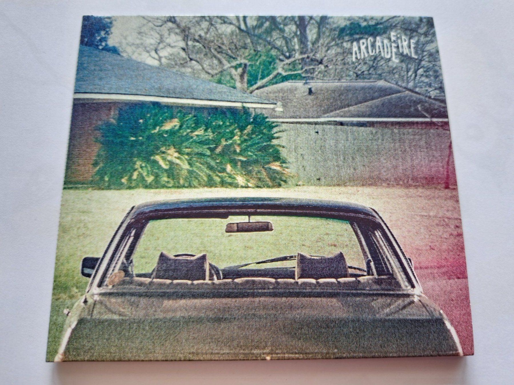 CD: CD Arcade Fire presents The Suburbs  – Usato da Pully venduto da bro_n52j 1