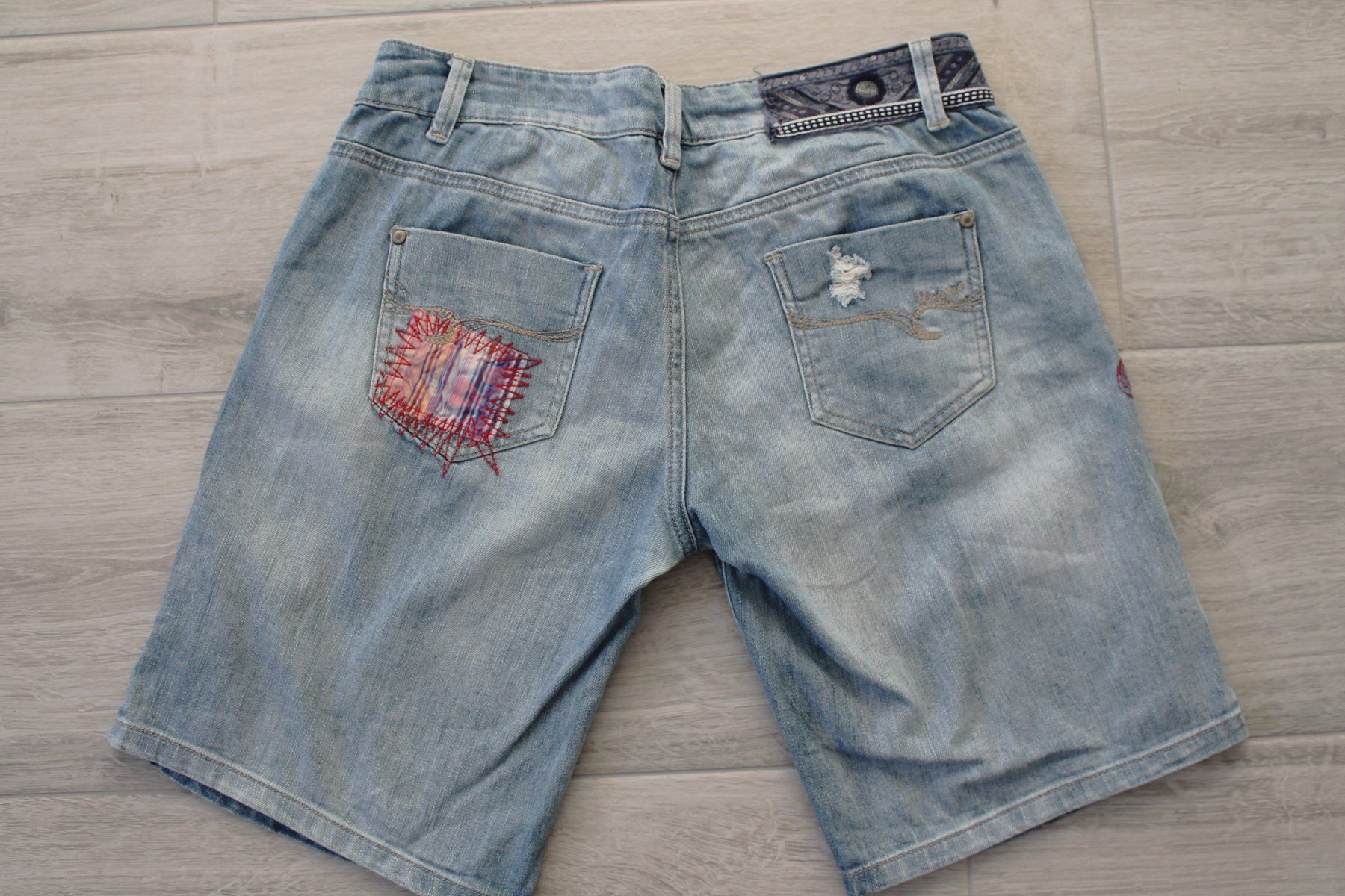 Desigual Pantaloni: Short DESIGUAL 30 (M) – Usato da Chez-le-Bart venduto da jasse 1