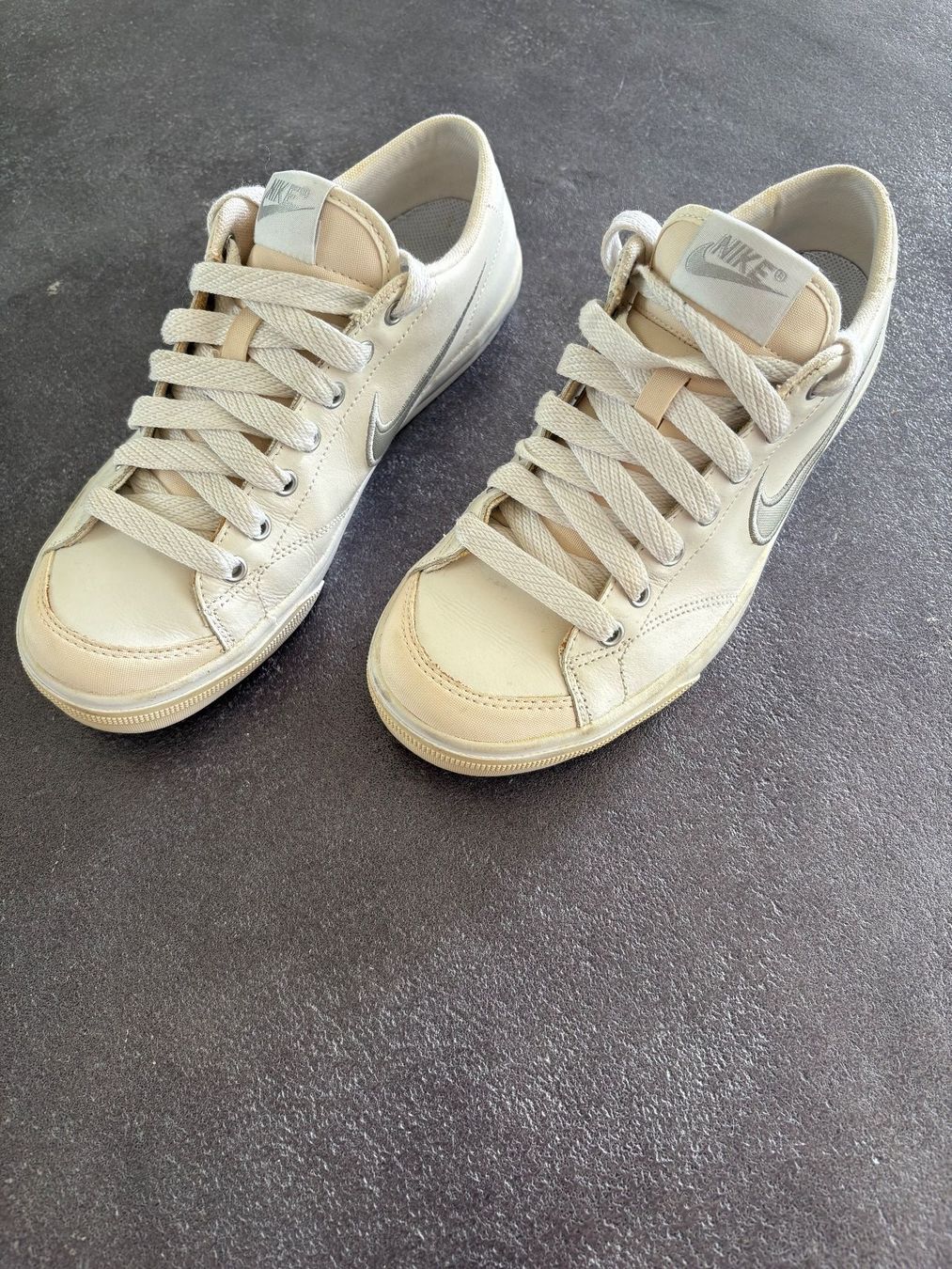 Nike Scarpe da donna: Damen Sneaker Nike weiss Grösse 37 – Usato da Flawil venduto da HeisseReifen 2