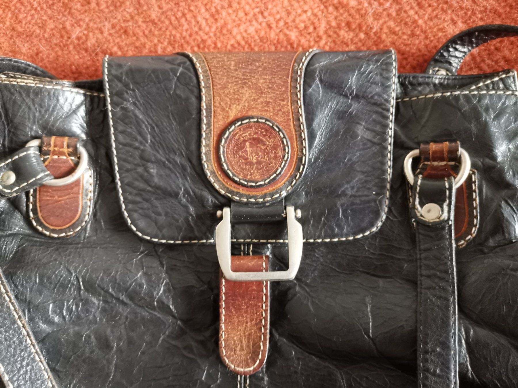 Borse da donna: Sac de dame en cuir noir-brun – Usato da Courtepin venduto da Marisou2 1