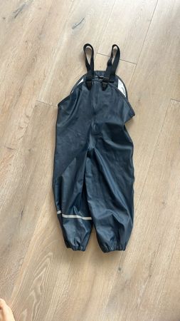 Regenhose Celavi mit Trägern dunkelblau Grösse 100