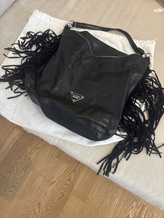 Guess Handtasche schwarz mit Wildleder Fransen