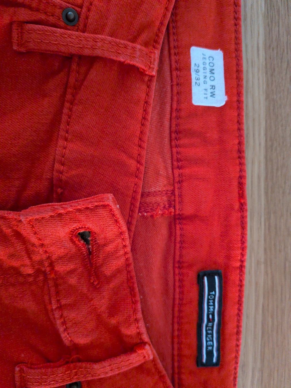 Tommy Hilfiger Jeans: Tommy Hilfiger Jeans  – Nuovo (secondo la descrizione) da Aarburg venduto da Noemi.H 1