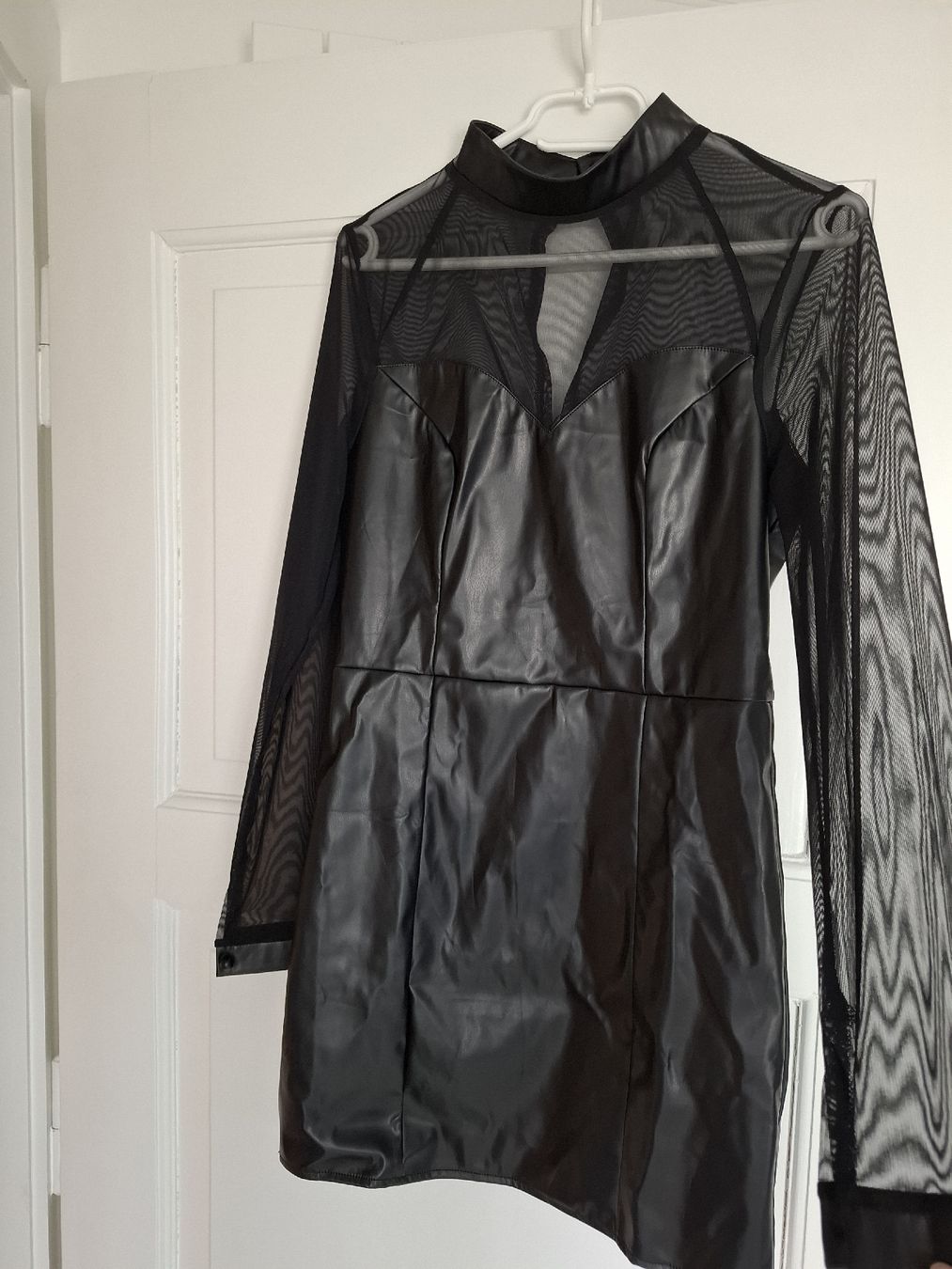 Vestiti: Schwarzes Kleid in Leder Optik mit Mesh-Einsatz, Gr.L – Nuovo e nell'imballaggio originale da Winterthur venduto da -.S.B.- 6