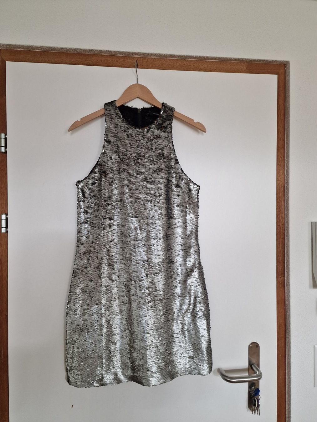 Kleider: Silbriges Paillettenkleid – Gebraucht aus Zürich von ale_bg2x