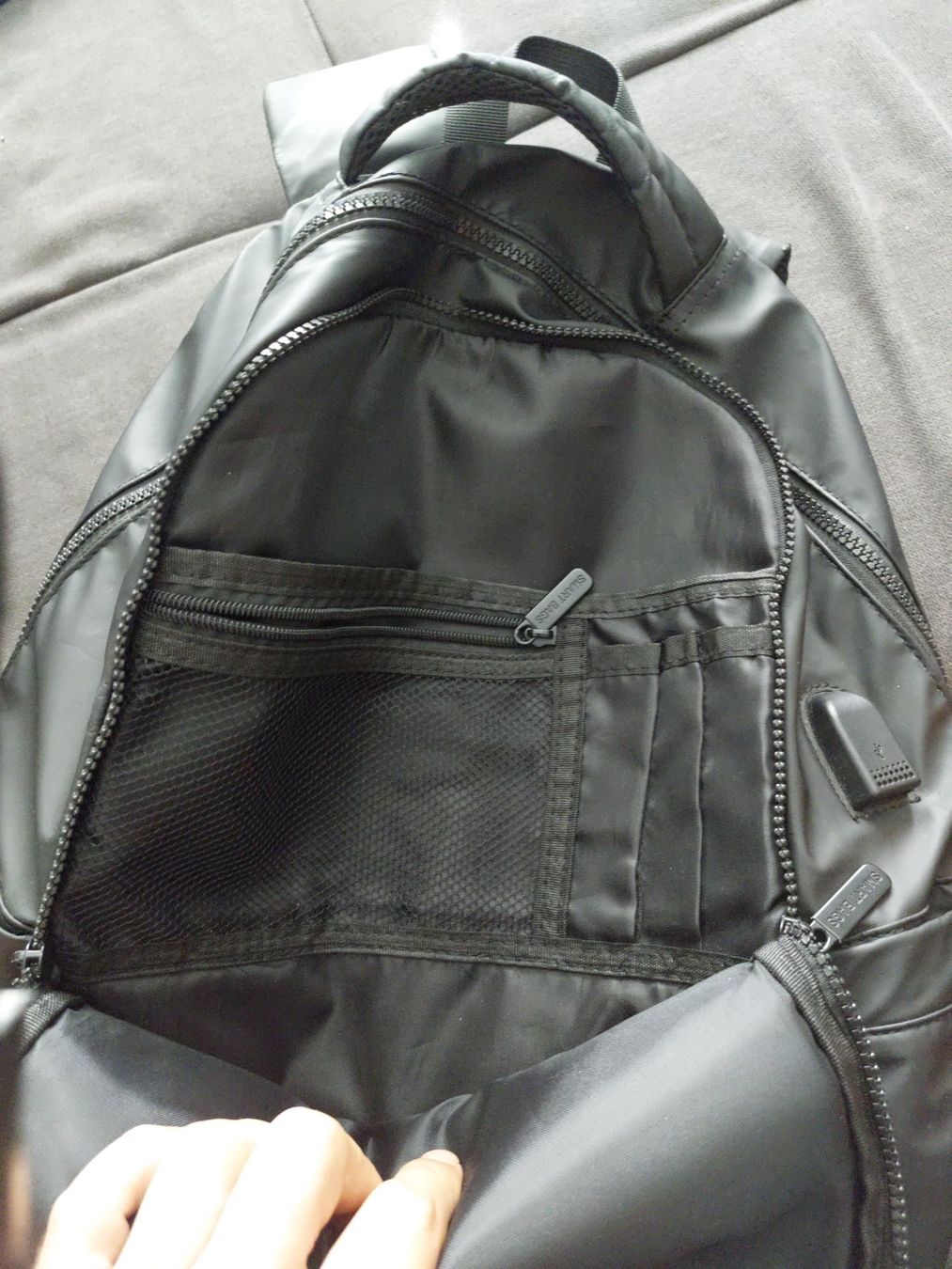 Zaini: Rucksack , schwarz- Smartbag mit integriertem USB-USB Kabel – Usato da Ballwil venduto da Vielzocker 2