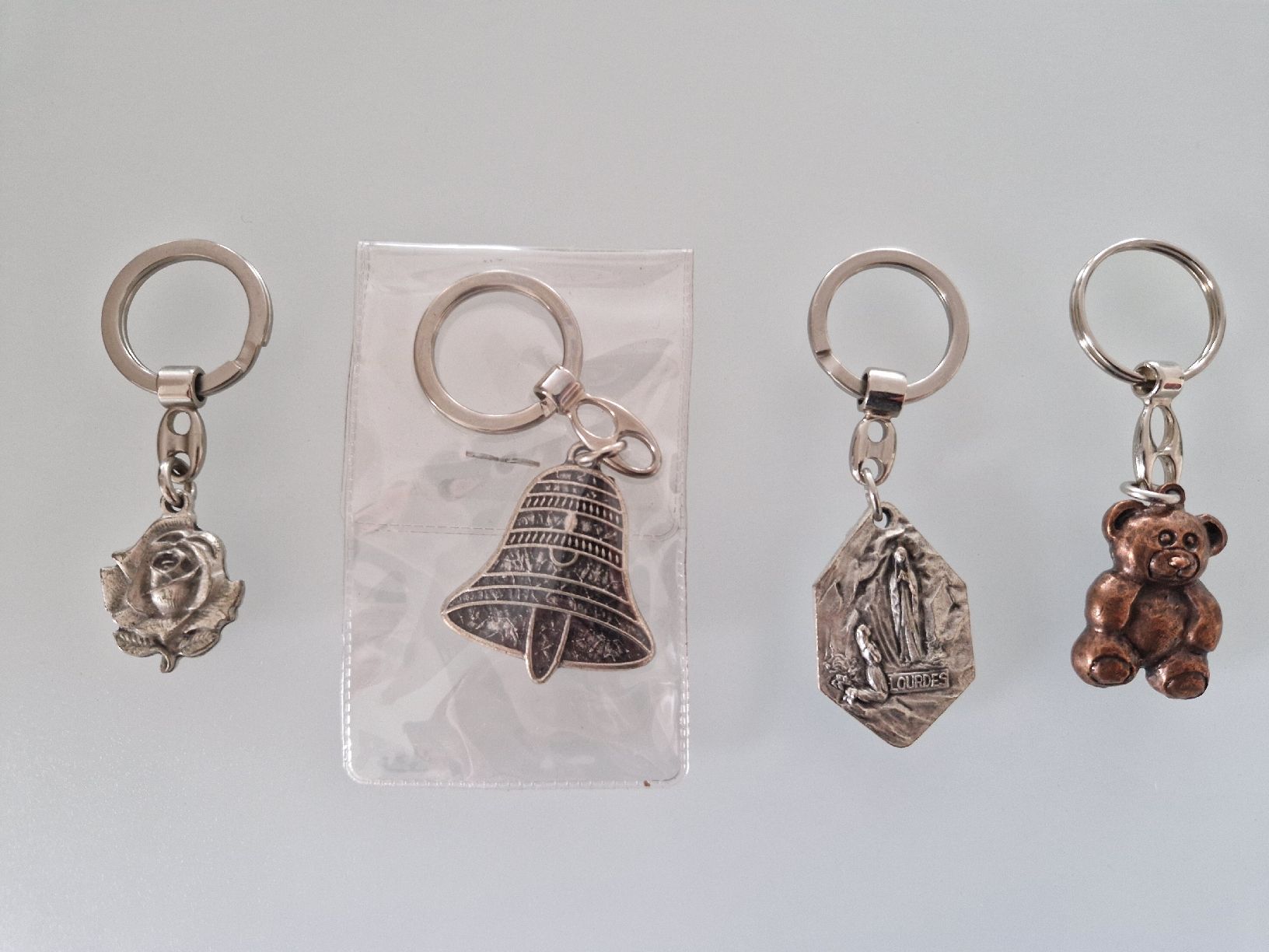 Schlüsselanhänger & - bänder: Schlüsselanhänger Glocke Rose Christopherus Bär – Neu (gemäss Beschreibung) aus Rothenburg von Transat2