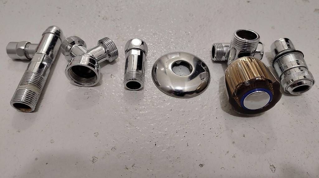 Kwc Armaturen: Sanitär-Set: Eckventile, Y-Verteiler und Zubehör – Gebraucht aus Ballwil von bom_ar 3