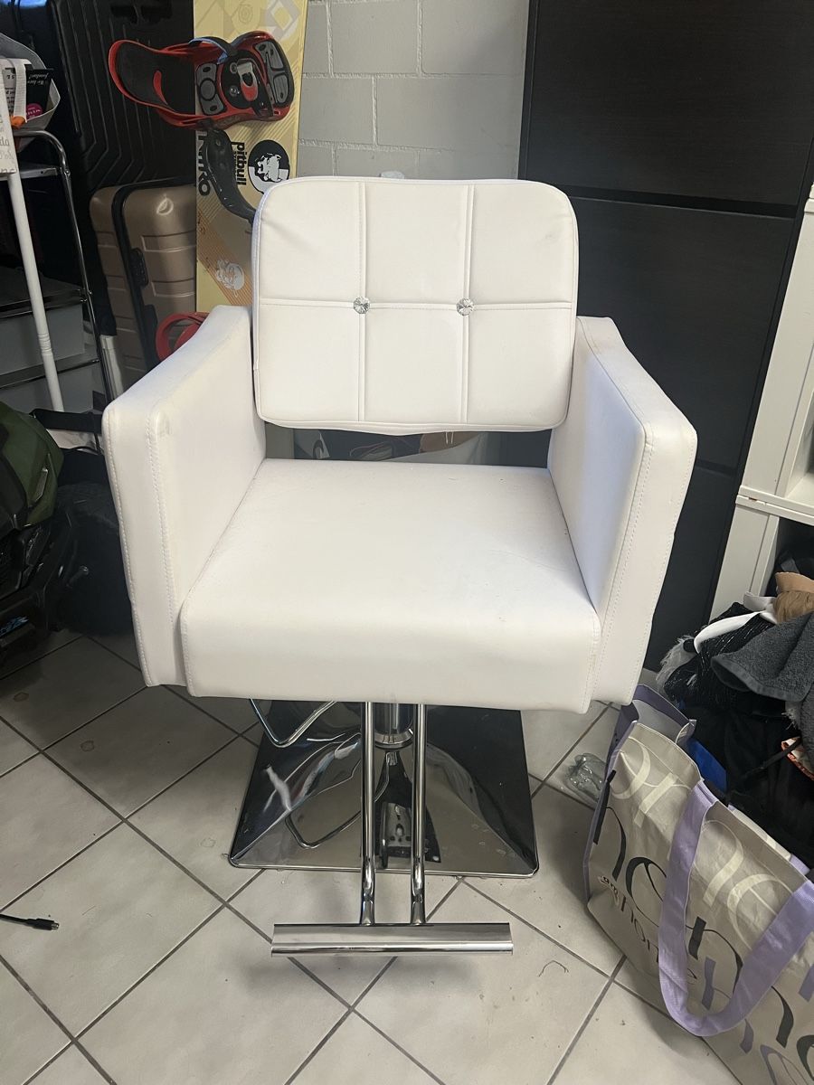 Kosmetik-& Massageliegen: Coiffeurstuehl – Neu (gemäss Beschreibung) aus Opfikon von mak_dcq5 1
