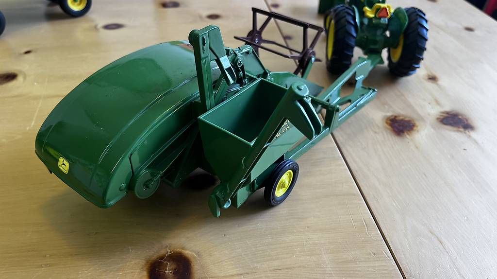 Kit di modellismo & Modellini statici: John Deere 1:32 Set – Usato da Bachenbülach venduto da Gismama 4