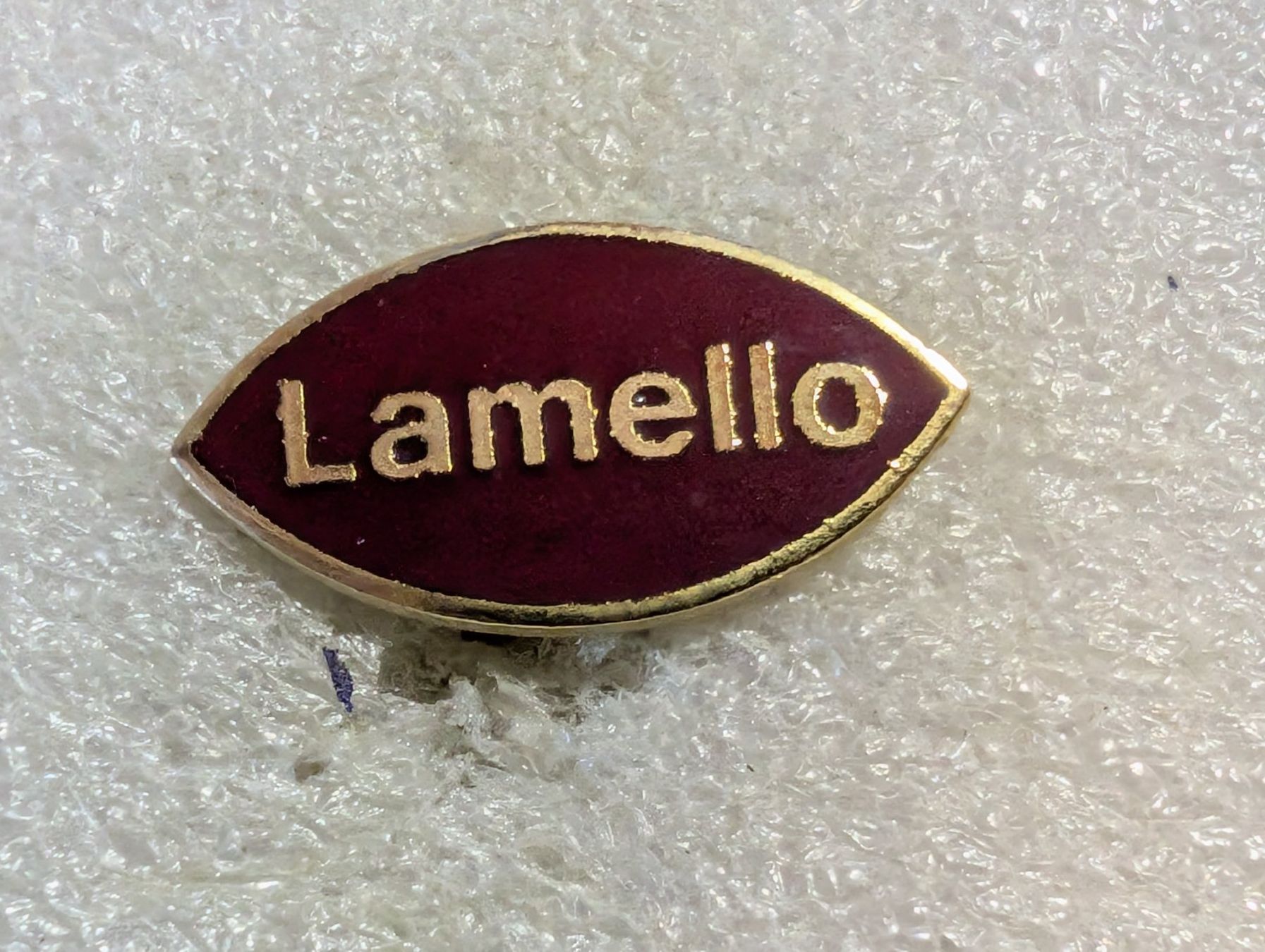 Placchette & Badge: Ansteckpin 131: Lamello – Usato da Oppligen venduto da Pin-Fall-Shop