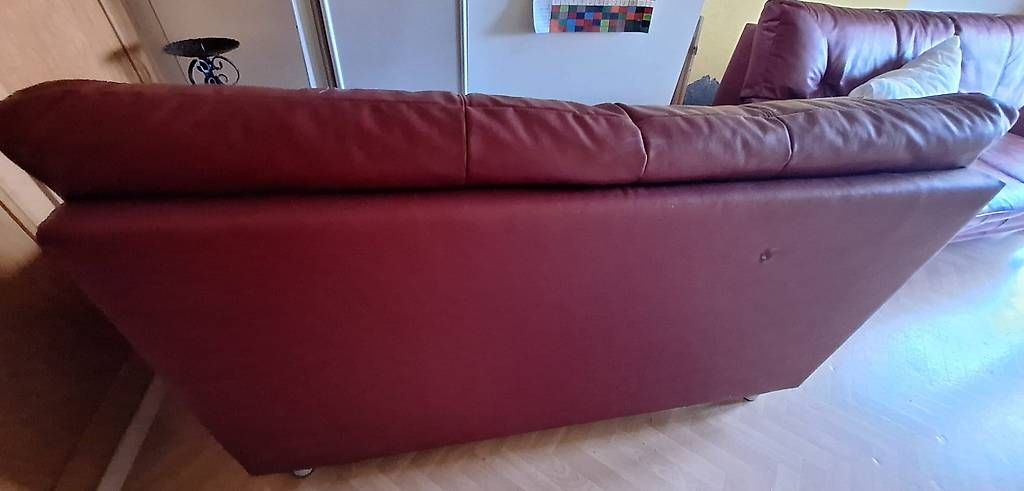 Divani: Zwei Sofas zu verkaufen mit zwei und drei Sitzplätzen – Usato da Krattigen venduto da Sumakra 1