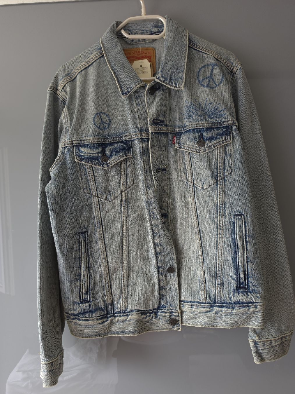 Levi's Giacche: Levi's Jeansjacke Grösse M blau Neu  – Nuovo e nell'imballaggio originale da Amriswil venduto da newschweiz