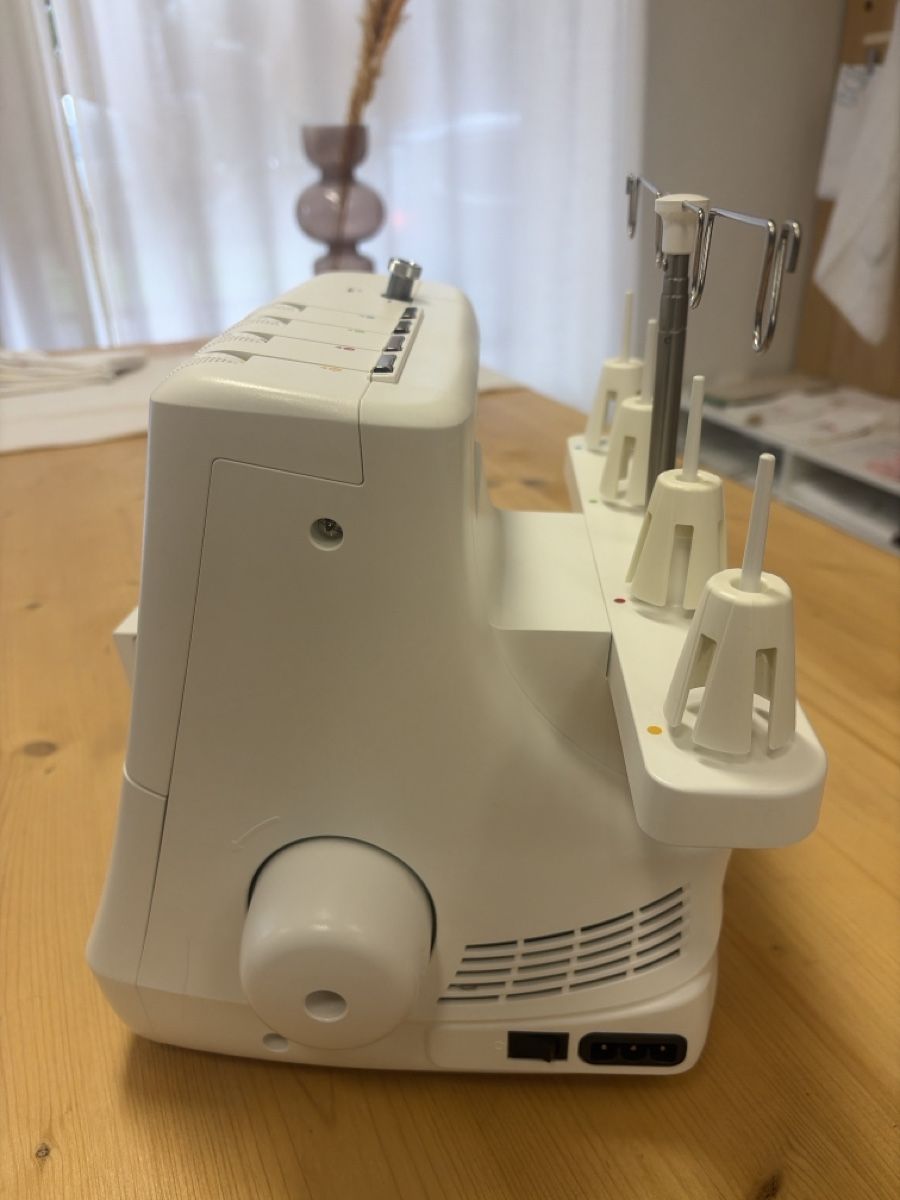 Singer Macchine da cucire: Overlock Singer S14-78 – Usato da Basel venduto da Wotan 3