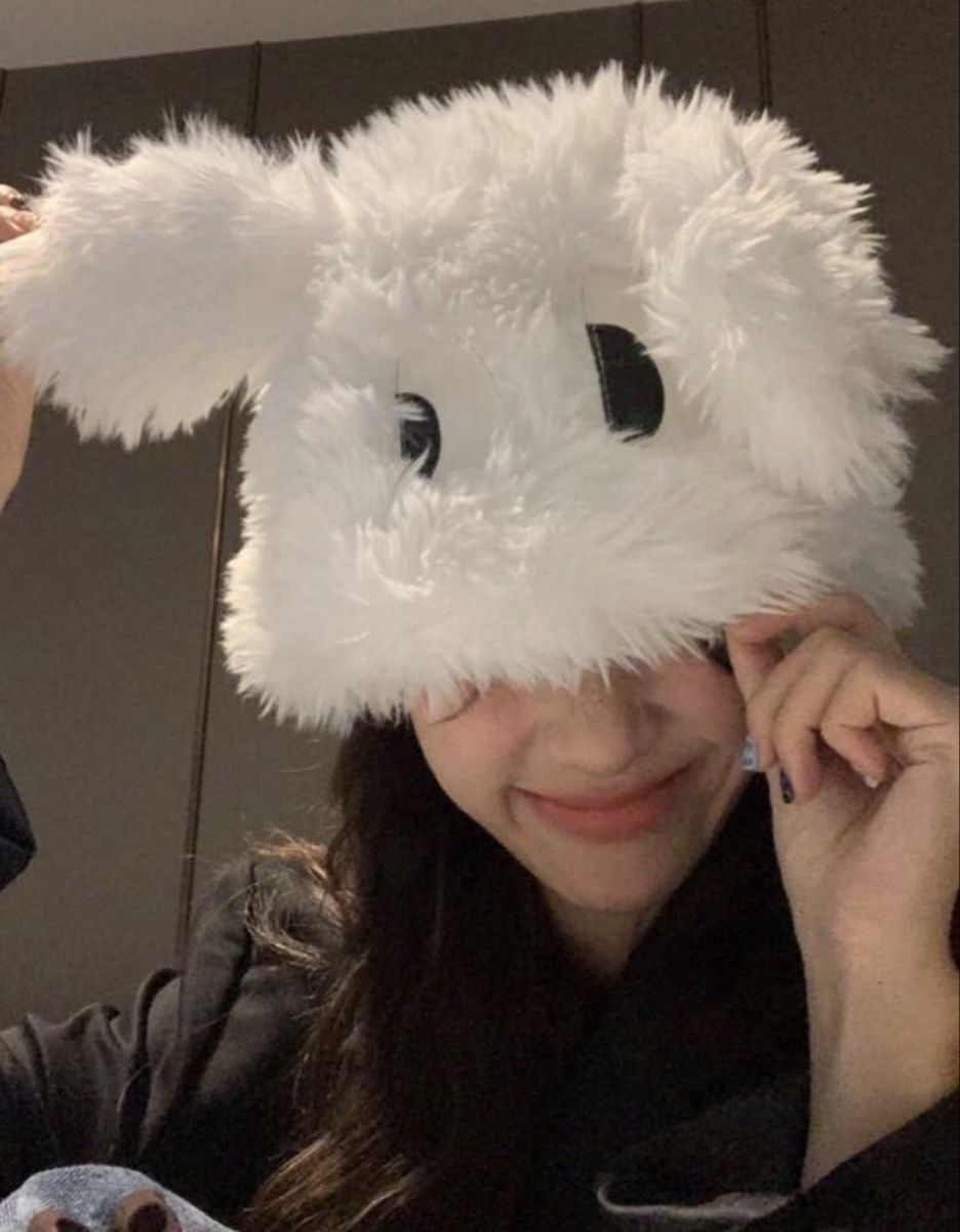 Hüte, Mützen & Caps: Super Cute & Fluffy White Hat with Ears – Gebraucht aus Zürich von ada_ls7k