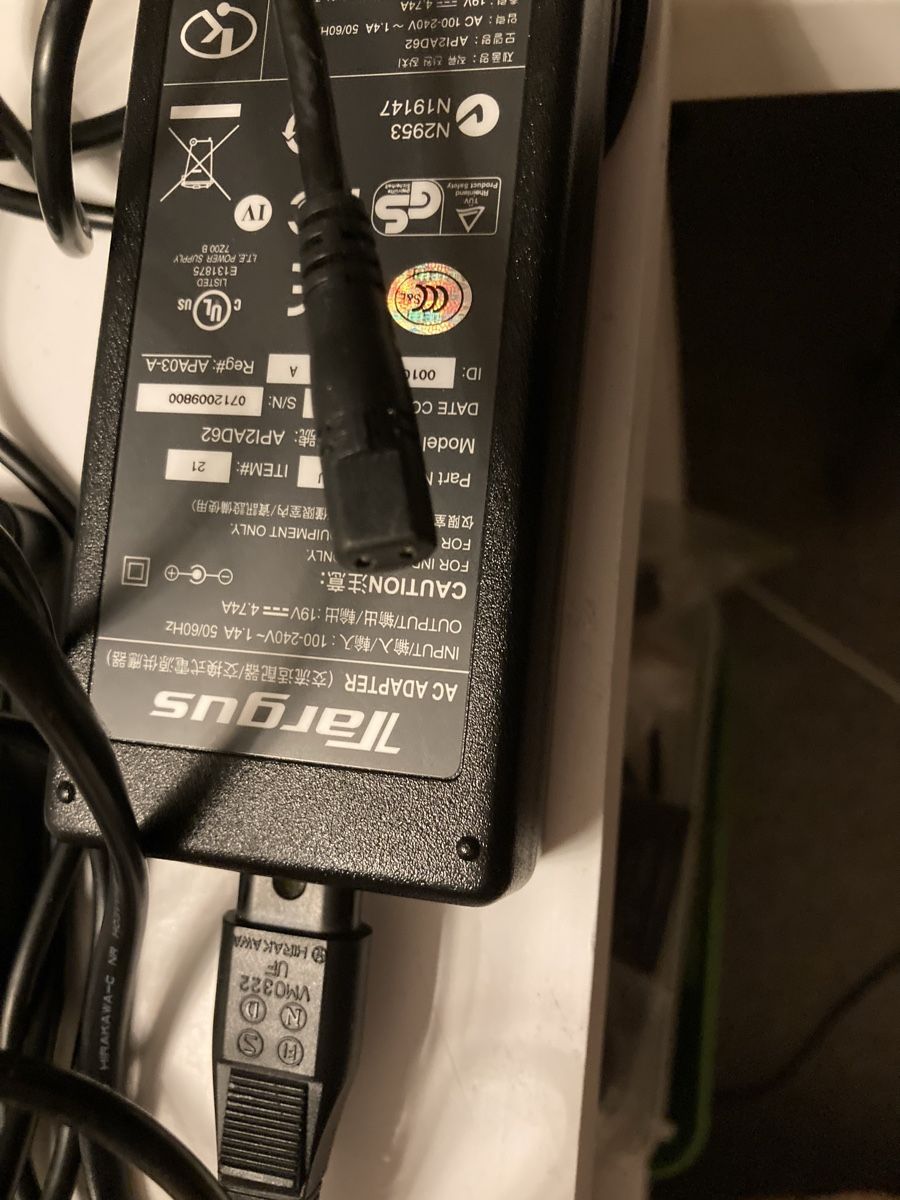 Targus Caricabatterie: Targus universal charger API2AD62 mit diversen Tips – Usato da Flawil venduto da rcnkr 3