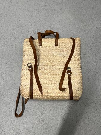 Rucksack aus Stroh mit Lederriemen braun guter Zustand