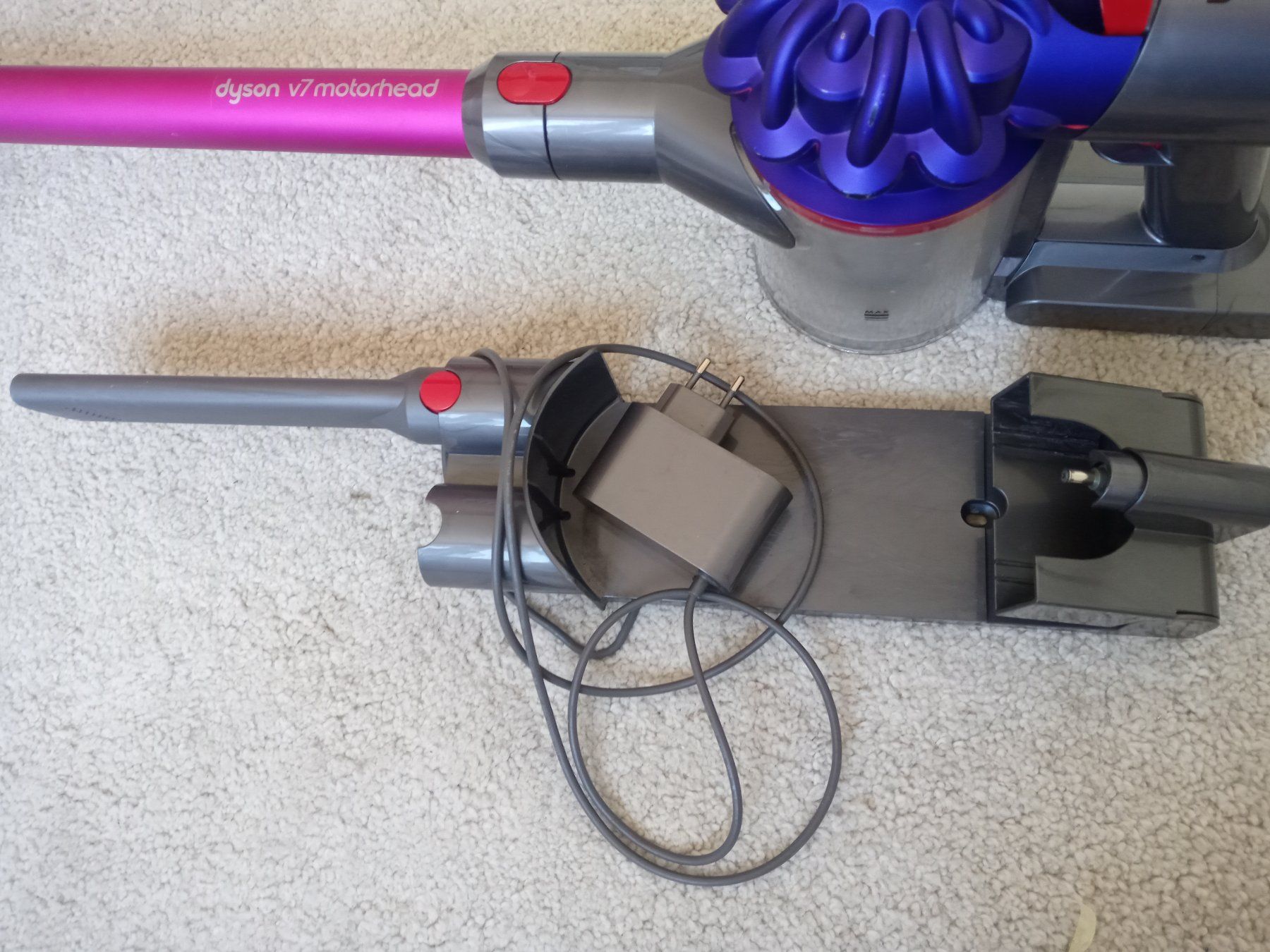 Dyson Aspirateurs & Accessoires: Handstaubsauger Dyson V7 – D'occasion à Prez-vers-Siviriez par Monija70 1