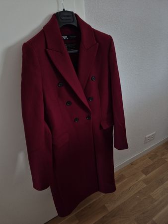 Neuwertiger roter Mantel Grösse S für Frauen