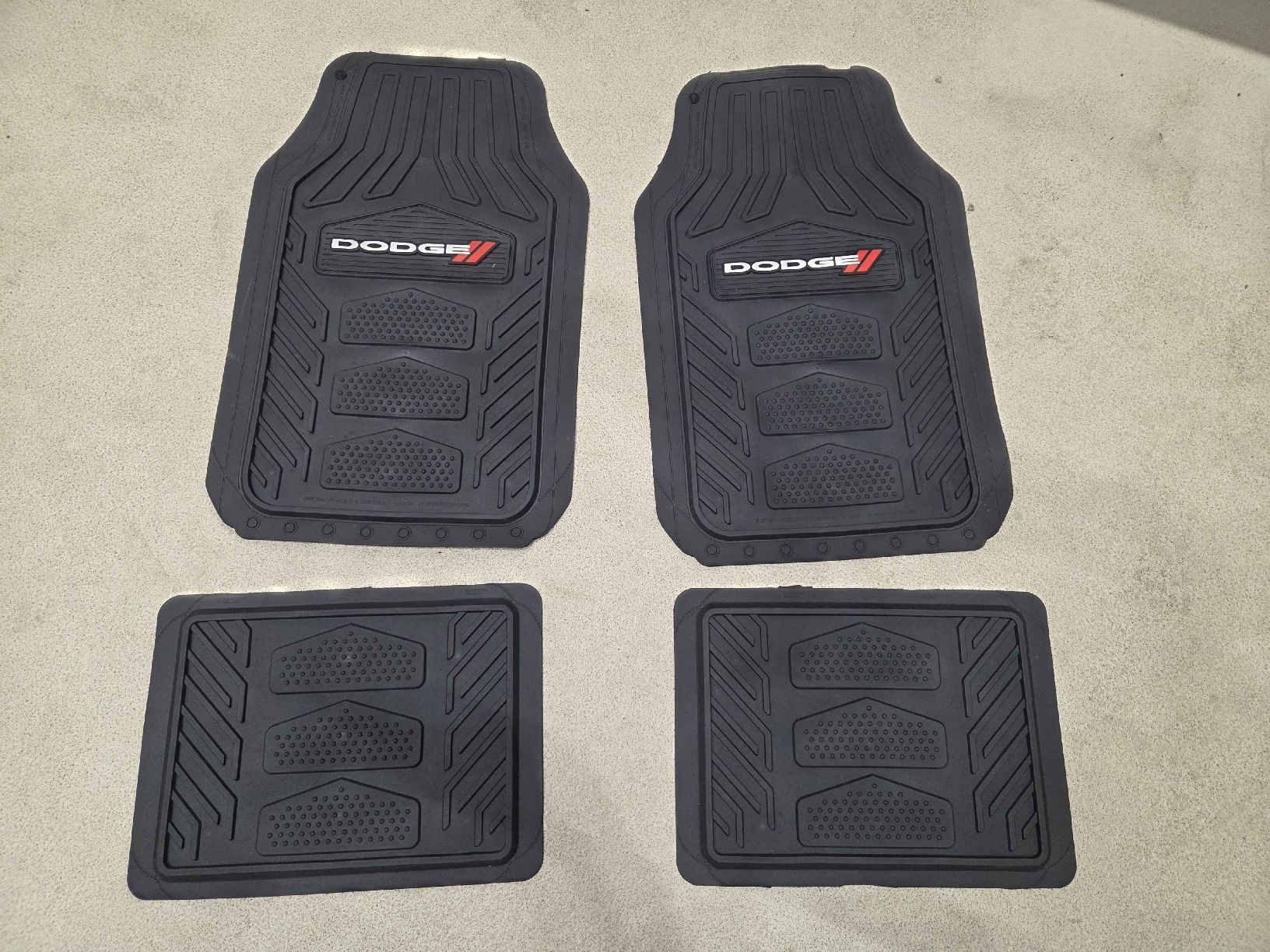 Dodge Tappeti & Tappetini: Dodge Gummimatten Satz – Nuovo e nell'imballaggio originale da Spreitenbach venduto da VORSTADTGARAGE8957