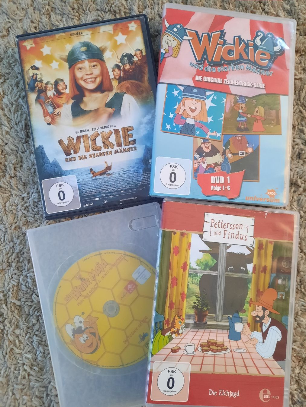 Tutti i DVDs: 12 Kinder-Dvds, grosses DvD set – Usato da Niederbuchsiten venduto da Cheasily