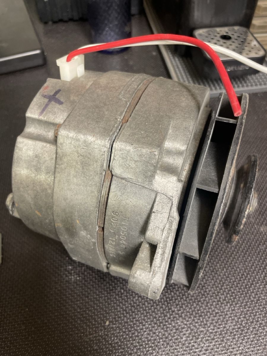 Tutti pezzi di ricambio auto: Delco Remy Lichtmaschine Oldtimer, – Usato da Luzern venduto da lelement 2