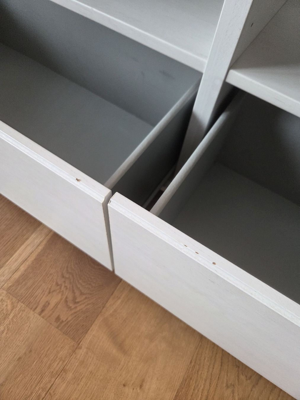 Mobili TV: TV-Möbel weiss mit zwei Schubladen – Usato da Dürrenäsch venduto da Fonsi_12 2