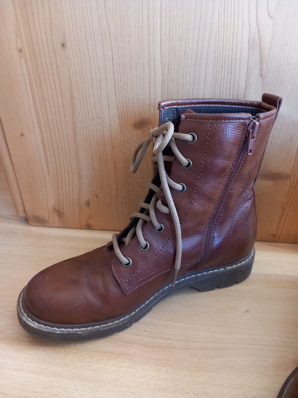 Chaussures femmes: Bottines brunes à lacets et fermeture éclair – D'occasion à Faoug par per_kp6r 2