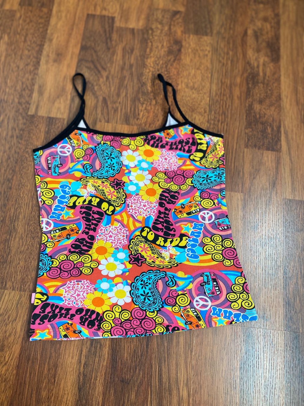 Top: Buntes Flowerpower Top – Usato da Stadel b. Niederglatt venduto da sandart 1