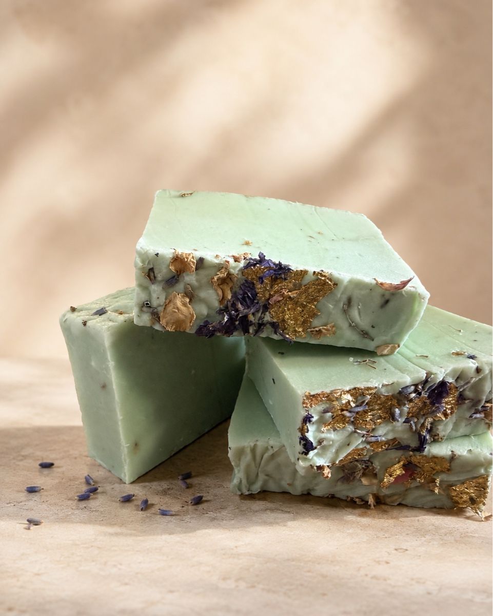 Doccia: Handmade Soap Lavender Mint Gold Leaf New – Nuovo (secondo la descrizione) da Dietikon venduto da adr_pw26