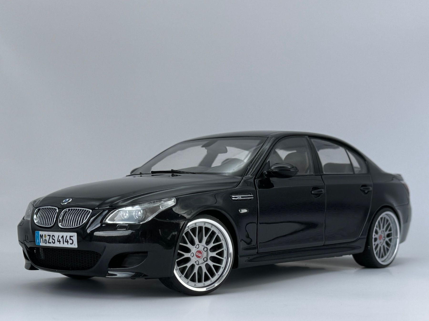 Kyosho Voitures modèles: 1:18 Kyosho BMW M5 E60 BBS Tuning – D'occasion à Baar par