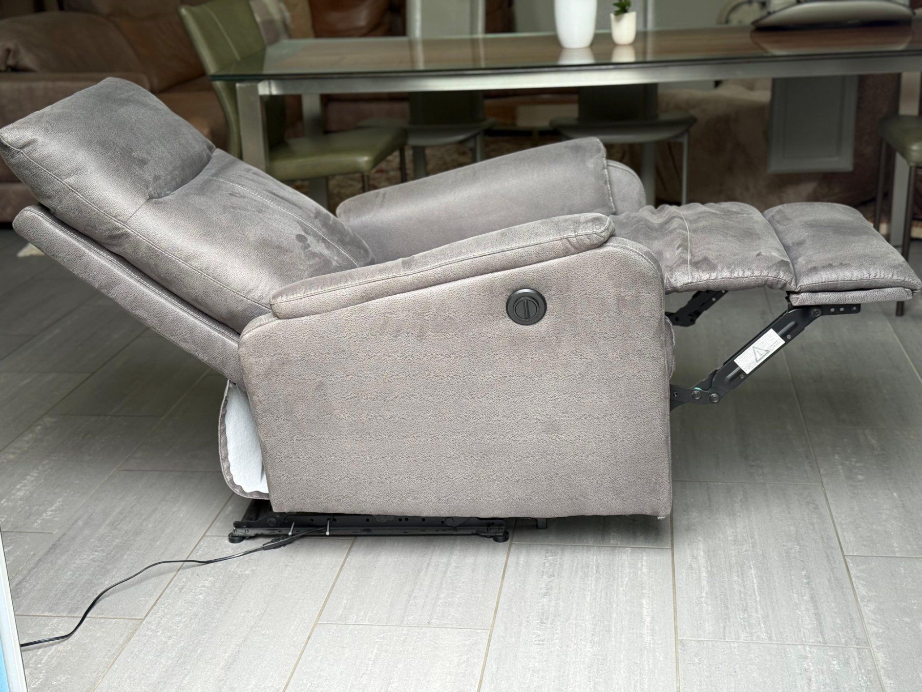 Poltrone: Relaxsessel, Elektrisch (Alcantara) – Usato da Winterthur venduto da tim_cl8x