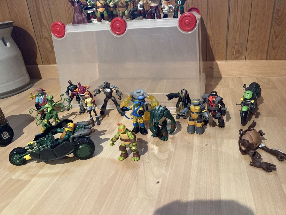 Spielzeuge: TMNT Ninja Turtles Figuren – Gebraucht aus Oberkirch LU von Noecat 1