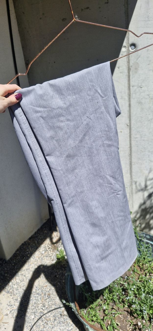 Bershka Pantaloni: Graue Anzugshose von Bershka – Usato da Wohlen b. Bern venduto da lau_7vcp 2
