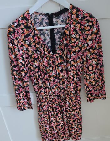 Damen Jumpsuit kurz schwarz Blumenmuster gebrauchter Zustand