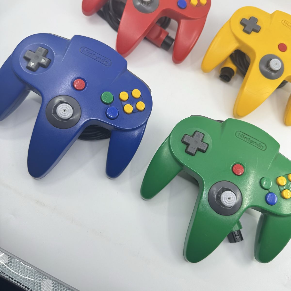 Nintendo Controller: 4 Original Nintendo 64 Controller – Gebraucht aus Herisau von Seyashop1 4