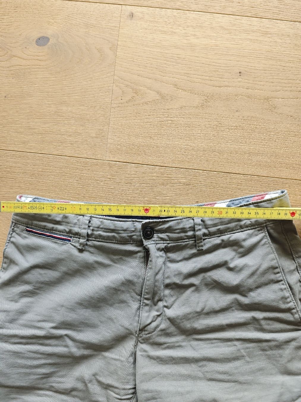 Tommy Hilfiger Pantaloni: Tommy Hilfiger Shorts Grösse M 31 – Usato da Wil SG venduto da diemuellers 4