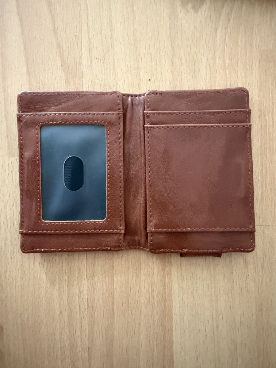 Autres pour enfant & bébé: Brown Wallet Bifold ID Window Good Condition – Neuf (Voir description) à Zürich par Wick.j