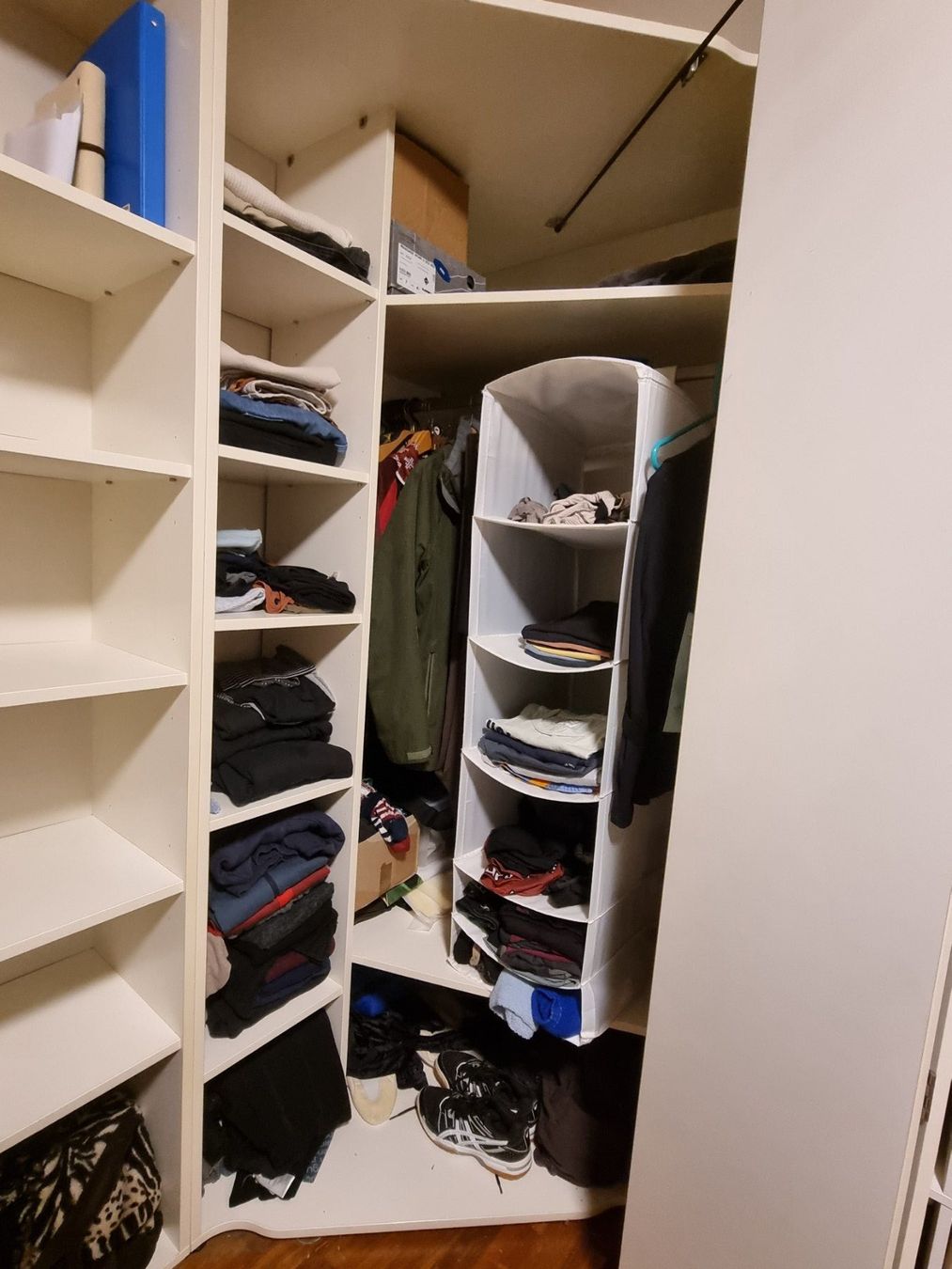 Armadi: Kleiderschrank (Eckschrank) – Usato da TURBENTHAL venduto da bos_rgs8 2