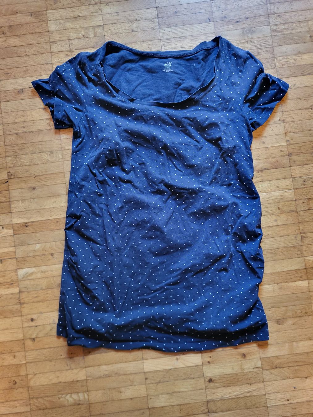 T-shirt: Drei Umstands-Oberteile Grösse M – Usato da Winterthur venduto da BOU002 1